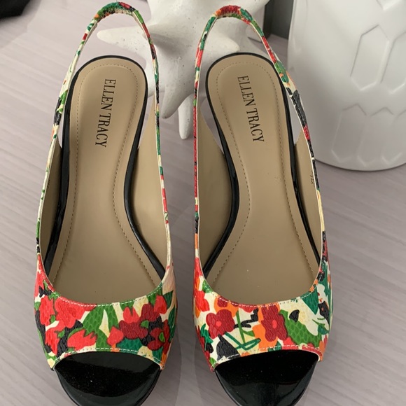 New Ellen Tracy platform sandals - Picture 2 of 8